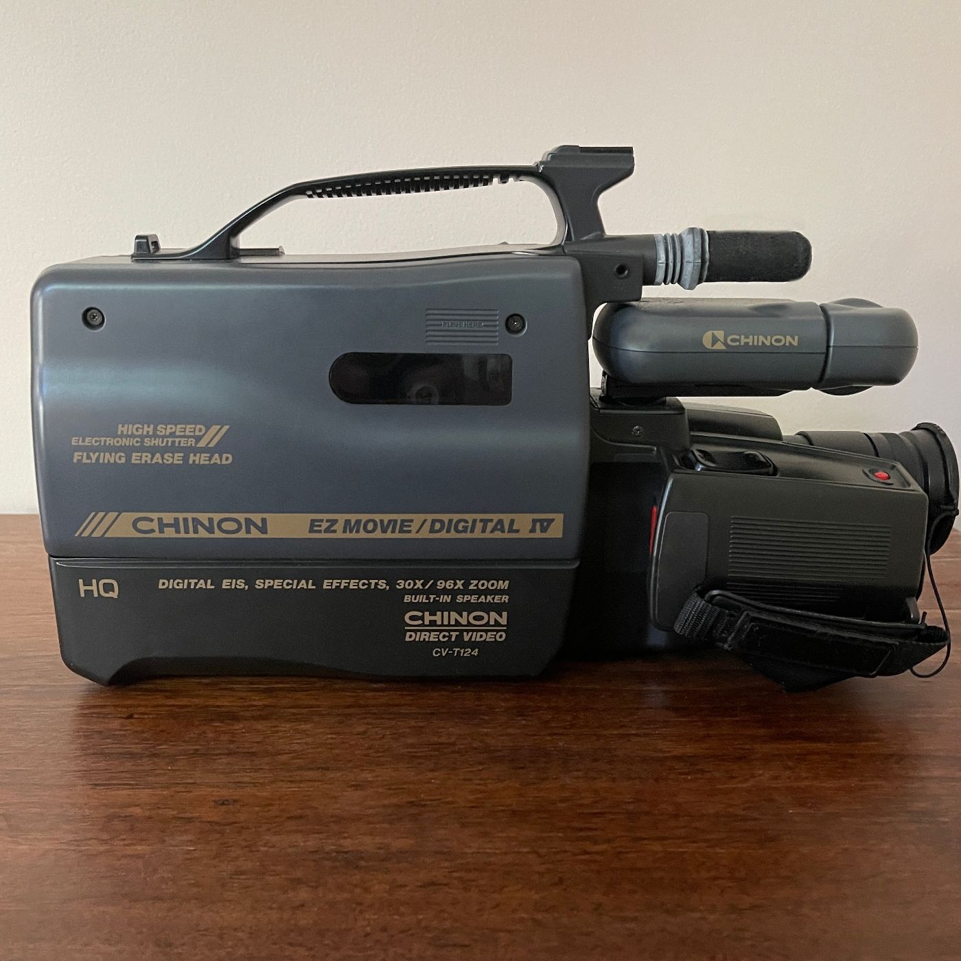 Chinon CT-142 VHS Video Camera w/ Bag & Accessories - reJUNKshop